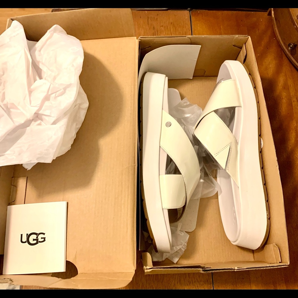 NEW UGG white style Emily platform slides sandals size 10. Have box. Comfy.